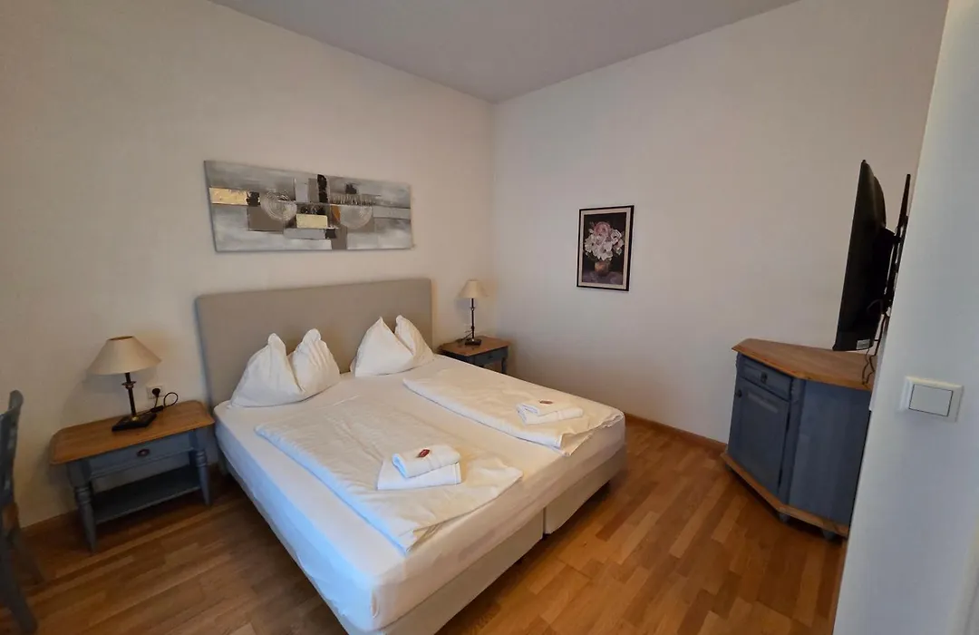 Hotel Der Greif-1